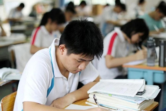 Có 4 kiểu bạn học mà bố mẹ cần HẠN CHẾ CON GIAO DU: Lúc đầu con giận dỗi nhưng vài năm sau mới vỡ lẽ, cảm ơn bố mẹ rối rít - Ảnh 1.