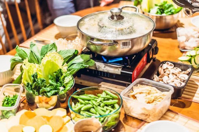 Tầm này đi ăn lẩu giải ngấy là chuẩn: nhớ kỹ 3 mẹo nhỏ để tránh nạp calo dư thừa - Ảnh 1.
