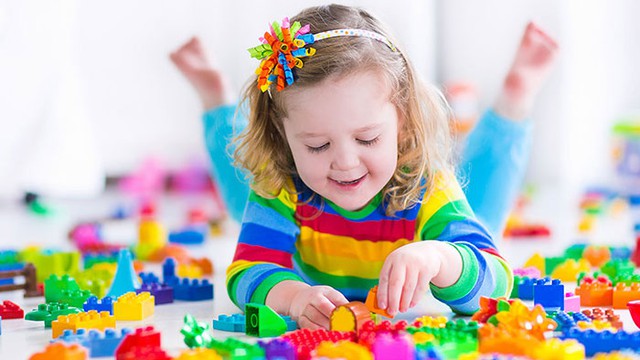 Trẻ ăn vạ, khóc lóc vì không được mua đồ chơi mới, 3 cách xử lý KHÉO LÉO và TINH TẾ này sẽ giúp con hiểu ra vấn đề - Ảnh 3.