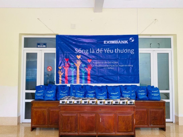 Eximbank tiếp tục hành trình “Sống là để yêu thương” - Ảnh 1.