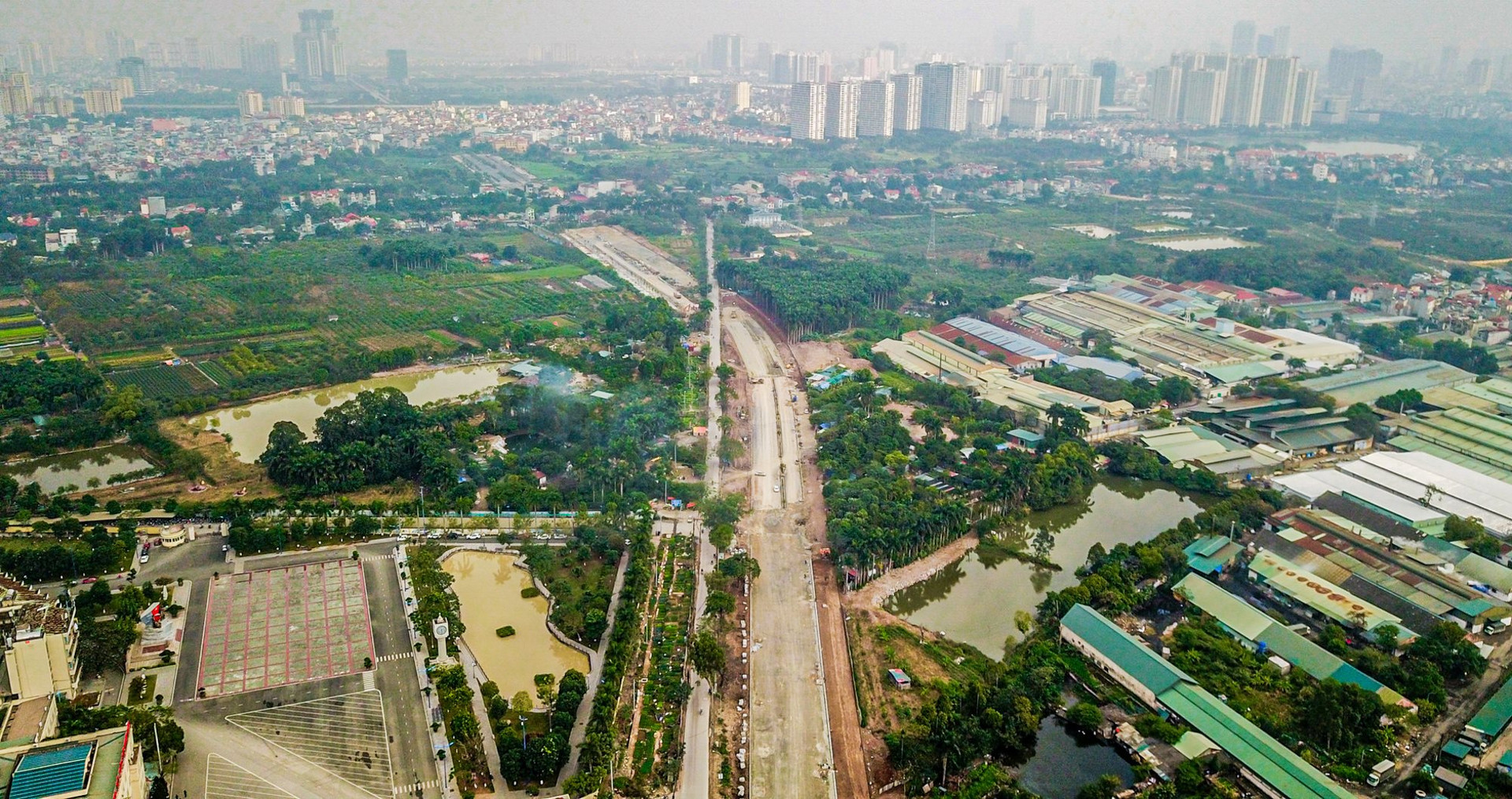 [Photo Essay] Bất động sản dọc trục Tây Thăng Long: Đoạn đầu giá 500 triệu/m2, sau 10km giá giảm 10 lần - Ảnh 2.