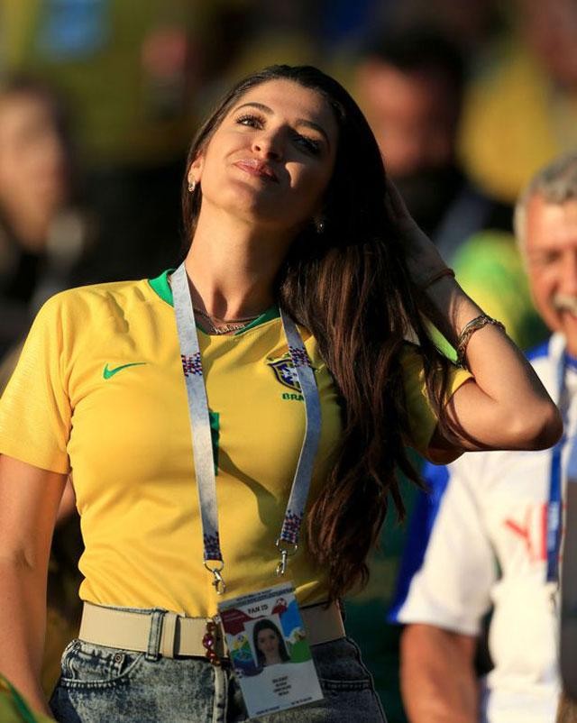 Ngắm dàn WAGs của ĐT Brazil: Từ siêu mẫu ‘nóng bỏng’ tới ca sĩ xinh đẹp - Ảnh 5.