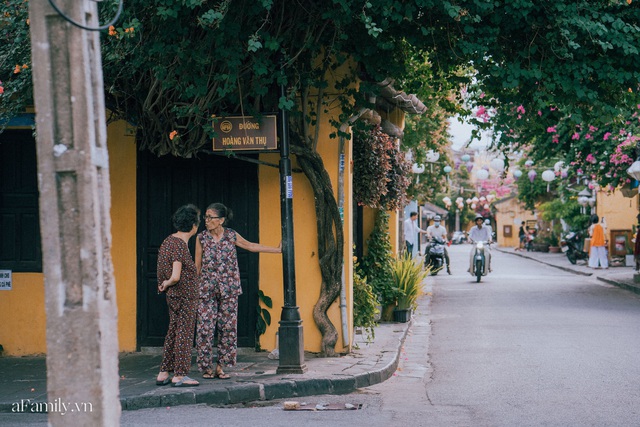 Chùm ảnh Hội An những ngày vắng khách du lịch vì dịch Covid-19, nhưng sự bình tĩnh và giữ ý thức chung khiến cuộc sống của người dân nơi đây vẫn nhẹ nhàng và luôn lạc quan - Ảnh 1.