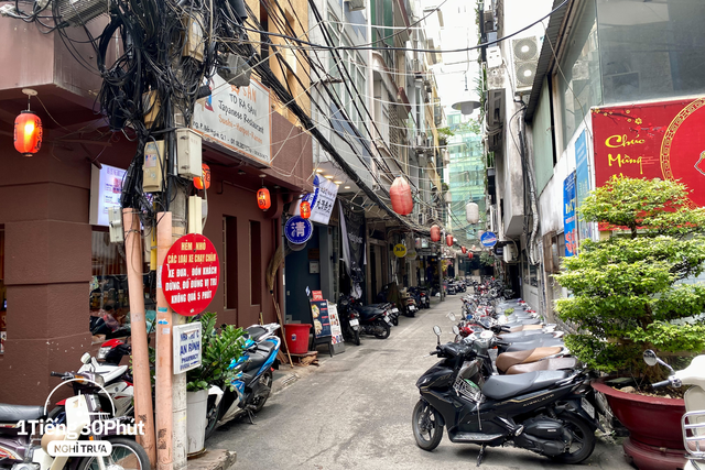 Nỗi khổ bất ngờ của dân văn phòng tại khu phố Nhật - Lê Thánh Tôn: Chúng tôi phải lách quán Nhật như vượt chướng ngại vật, mới đến được nơi thật sự để ăn mỗi trưa - Ảnh 2.