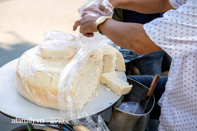  Ổ bánh bò nổi tiếng nhất Cần Thơ mỗi ngày chỉ bán trong vòng 1 tiếng là hết sạch, dân miền Tây muốn ăn phải canh giờ! - Ảnh 3.