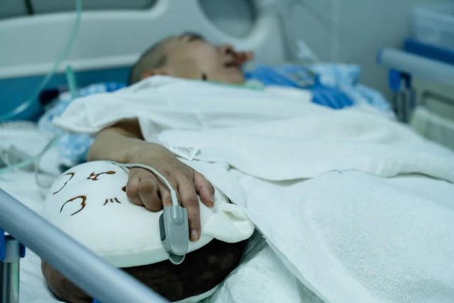 Vị bác sĩ nghỉ việc để làm nghề đồng hành cùng người thực vật đi đoạn đường cuối cùng - Ảnh 3.