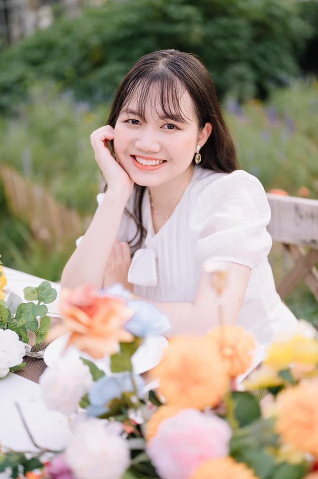 Không IELTS cao, nữ sinh trường Chu Văn An vẫn ẵm học bổng toàn phần tại Singapore: Trả lời phỏng vấn về tỷ phú Elon Musk hay như nuốt đĩa - Ảnh 1.