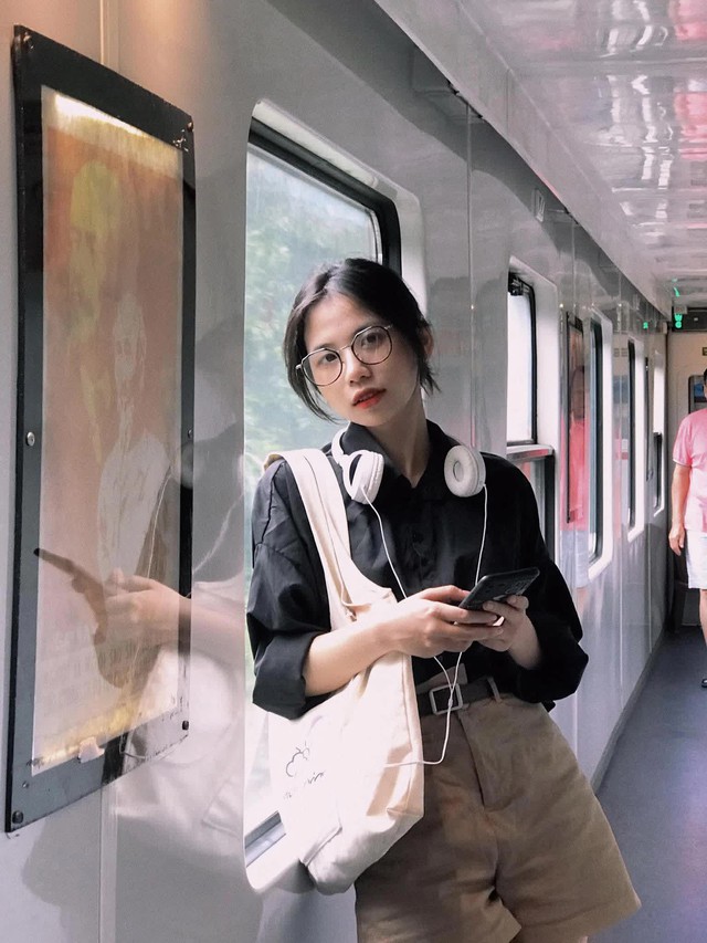 Cô giáo gây sốt TikTok khi khoe style đi dạy triệu view: Cả tuần không mặc trùng bộ nào, lại còn rất xinh! - Ảnh 10.