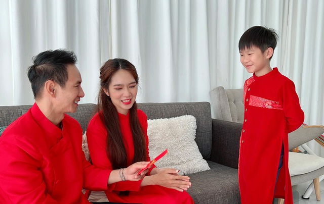 4 em bé nhà Lý Hải - Minh Hà xếp hàng chúc Tết bố mẹ, lời chúc của bé út gây cười sảng, giáo dục thế này bảo sao bé nào cũng ngoan - Ảnh 2.