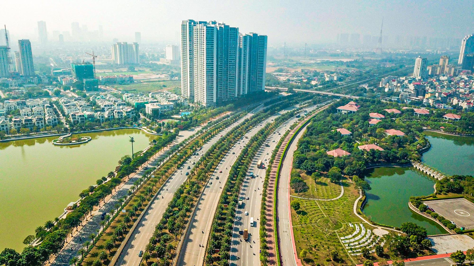 [Photo Essay] Đại Lộ Thăng Long - "bến đỗ" của loạt đại gia bất động sản - Ảnh 3.