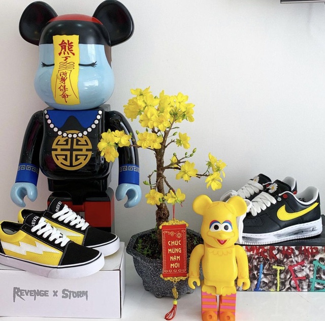 Bất ngờ với thú chơi của con rể Minh Nhựa, đồ trang trí toàn gấu Bearbrick và hàng hiệu làm mọi người mê mệt đến độ phát hờn - Ảnh 3.