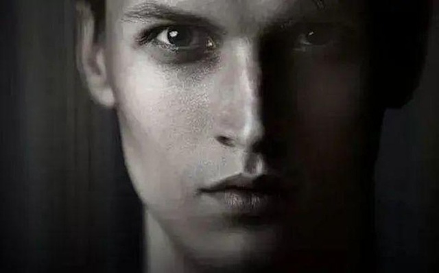 Cơ thể xuất hiện 1 đen, 2 lồi, 3 đau cảnh báo phổi bị tổn thương - Ảnh 1.