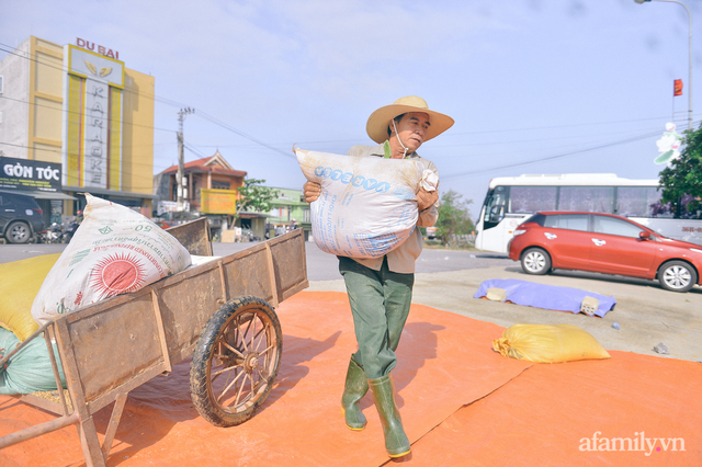 Ký ức người chết hụt trong trận “đại hồng thủy” 70 năm mới thấy một lần: Trải nghiệm cận tử của em bé 4 tuổi, 3 tấn thóc mọc mầm và tinh thần “còn da lông mọc, còn chồi lên cây” - Ảnh 12.