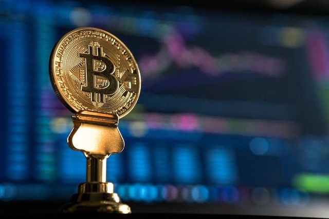  Tăng ‘dựng đứng’ 13%, Bitcoin vượt 8.700 USD - Ảnh 1.