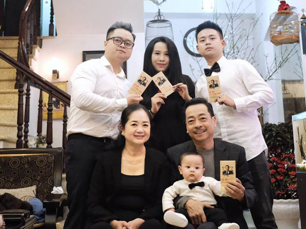Nhìn lại cuộc đời cố NSND Hoàng Dũng: Ông trùm trong làng điện ảnh Việt, nhưng khi ở nhà lại tất bật giúp đỡ vợ con - Ảnh 1.