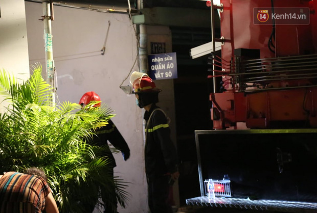 Ảnh: Hiện trường vụ cháy kinh hoàng khiến 7 người mắc kẹt tử vong thương tâm ở Sài Gòn - Ảnh 5.