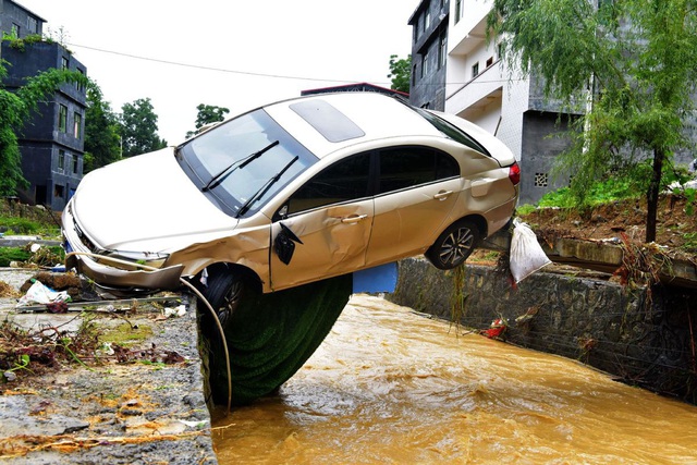 Loạt ảnh Trung Quốc năm 2020: Khủng hoảng và đau thương vì COVID-19, các di tích hàng trăm năm tuổi lần lượt bị nuốt chửng khi mẹ thiên nhiên nổi giận - Ảnh 23.