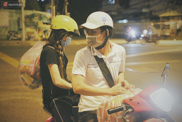 Người vô gia cư lay lắt trong đêm đầu Sài Gòn giãn cách: Con không có nhà, tối con ra Cầu Mống mà ngủ - Ảnh 4.