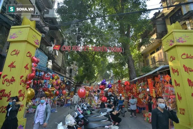 Cảnh xưa nay hiếm tại khu chợ chỉ họp duy nhất 1 lần trong năm, ai cũng giống ai ở 1 điểm - Ảnh 1.