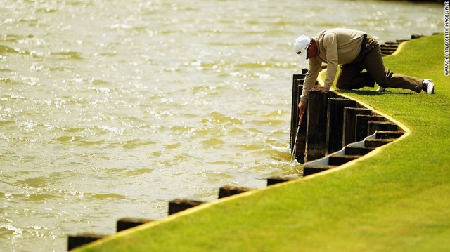 Lặn nhặt bóng golf: Nghề kiếm hàng triệu USD/năm là chuyện thường, nhưng đánh đổi cả tính mạng, không phải ai cũng dám thử - Ảnh 2.