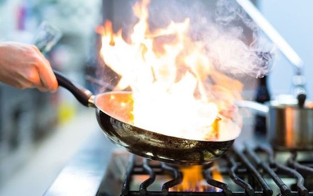 Cơ thể xuất hiện 1 đen, 2 lồi, 3 đau cảnh báo phổi bị tổn thương - Ảnh 4.