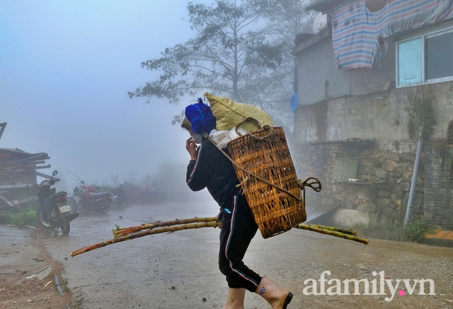 Độc đáo phiên chợ trong sương vùng cao Y Tý, nơi mọi giao dịch thực hiện bằng những nụ cười và cái bắt tay! - Ảnh 5.