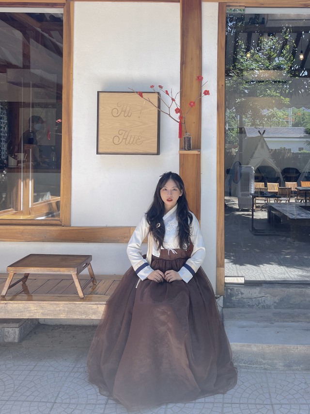 Cô giáo gây sốt TikTok khi khoe style đi dạy triệu view: Cả tuần không mặc trùng bộ nào, lại còn rất xinh! - Ảnh 14.