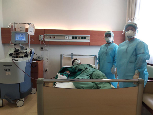 Nữ nhân viên công ty Trường Sinh tình nguyện hiến huyết tương điều trị cho bệnh nhân mắc Covid-19 nặng, nguy kịch - Ảnh 1.