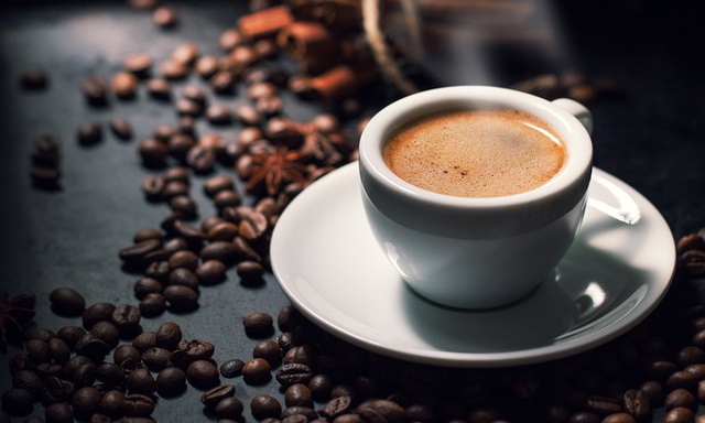  Uống cà phê lúc đói có hại không? Chuyên gia chỉ rõ kiểu người không nên uống cà phê lúc đói - Ảnh 1.