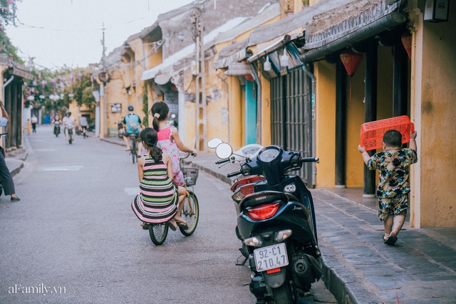 Chùm ảnh Hội An những ngày vắng khách du lịch vì dịch Covid-19, nhưng sự bình tĩnh và giữ ý thức chung khiến cuộc sống của người dân nơi đây vẫn nhẹ nhàng và luôn lạc quan - Ảnh 10.