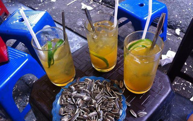 Mùa hè uống trà đá thay nước để giải khát theo cách này, coi chừng thận LỔN NHỔN toàn sỏi, chân yếu tay run, táo bón kéo dài - Ảnh 1.