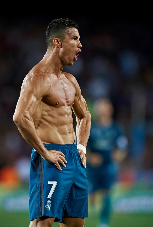 Ronaldo kể về những lần phá lệ, ăn vặt cùng con trai: Cảm thấy tội lỗi nhưng thừa nhận tuân thủ theo chế độ mãi cũng chán - Ảnh 2.