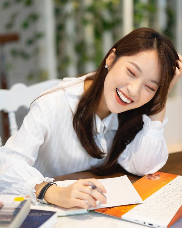 Hot girl 7 thứ tiếng Khánh Vy tái xuất với màn bắn tiếng Anh siêu đỉnh tại TED Talks, lần đầu chia sẻ những góc khuất phía sau thành công - Ảnh 3.