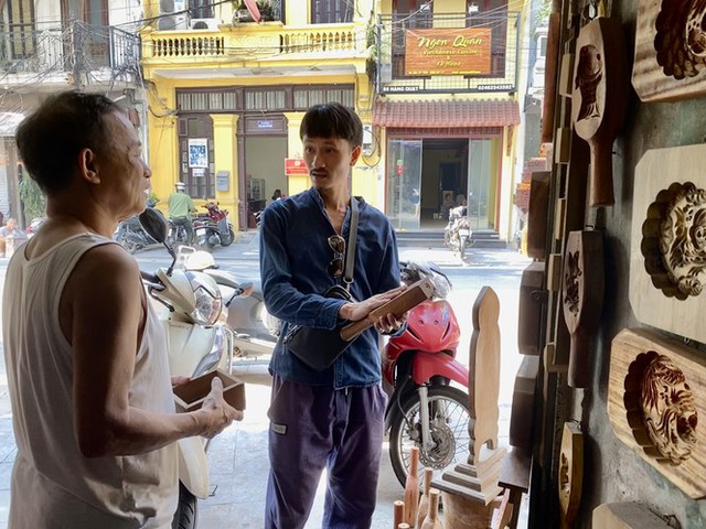 Triết lý ‘ngược đời’ của người thợ Hà thành 40 năm làm khuôn bánh Trung thu - Ảnh 3.