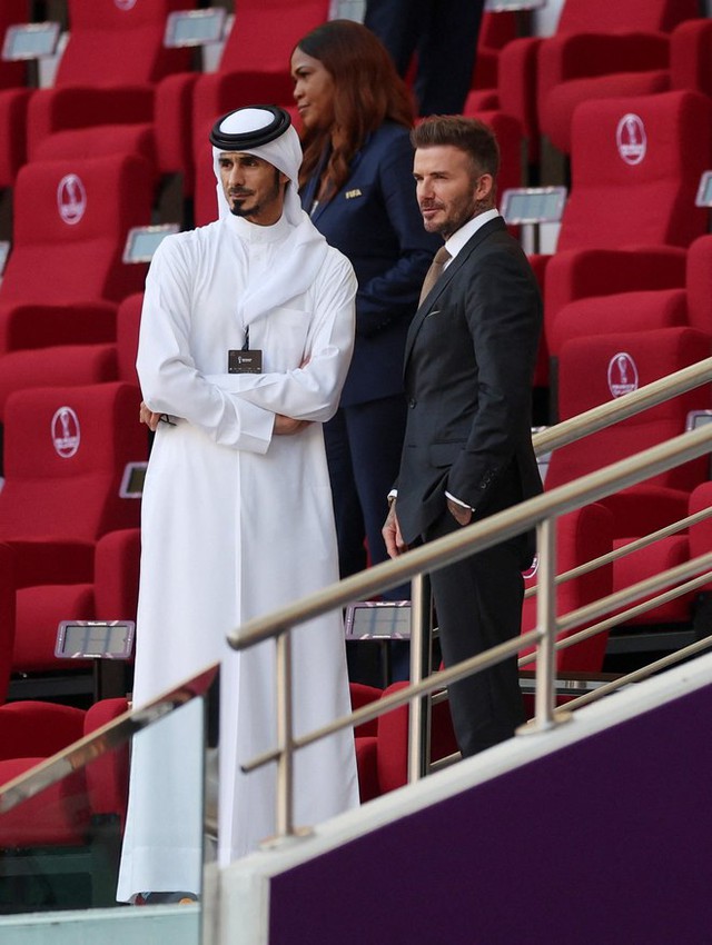  Anh em hoàng tử Qatar gây bão khán đài World Cup: Người anh khí chất đã kết hôn, tuổi của cậu em gây bất ngờ - Ảnh 3.