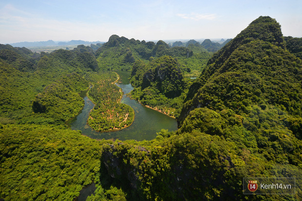 Đi Tràng An bằng máy bay: những vị khách đầu tiên đã được bay thử nghiệm ngắm cố đô trên trực thăng - Ảnh 9.