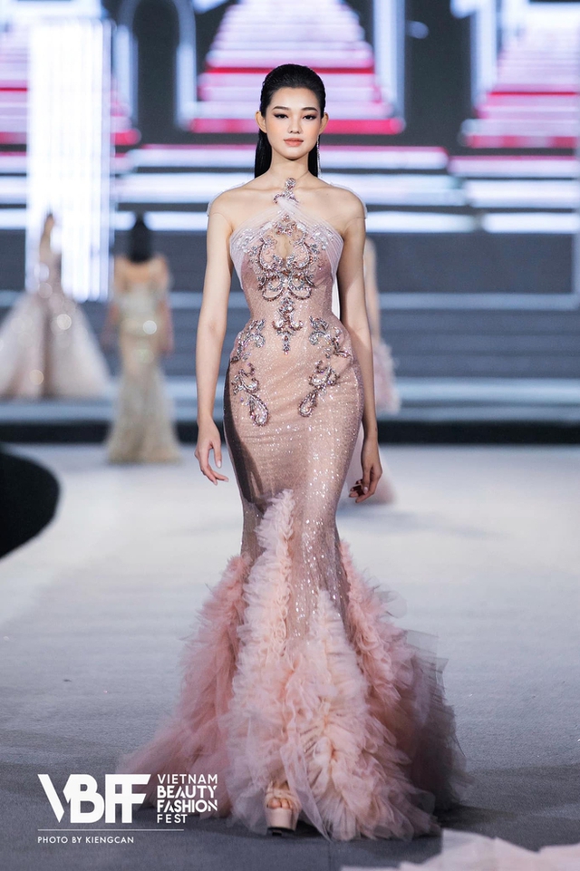 Thí sinh cao 1m75 lọt chung kết Miss World Việt Nam 2022: Sở hữu vẻ đẹp đậm chất Á Đông, thần thái hút hồn - Ảnh 3.