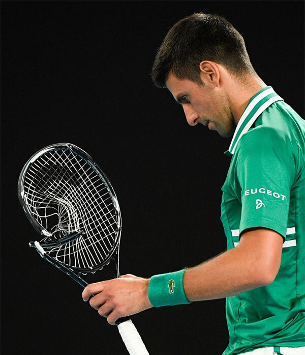Novak Djokovic lại đập nát vợt: Hành động đáng xấu hổ khiến ngôi sao quần vợt mất điểm, thi đấu thành công nhưng luôn bị ghét bỏ - Ảnh 2.