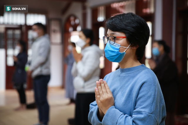 Tăng ni, phật tử chùa Đình Quán bật khóc trong lễ tang đặc biệt thiền sư Thích Nhất Hạnh - Ảnh 6.