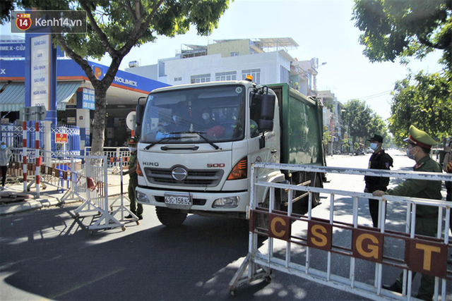 Toàn cảnh Đà Nẵng ngày đầu cách ly xã hội: Bãi biển không bóng người, bến xe dừng hoạt động - Ảnh 25.