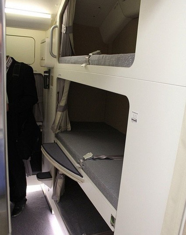 Phòng ngủ bí mật trên máy bay của tiếp viên hàng không và phi công trông như thế nào? - Ảnh 12.