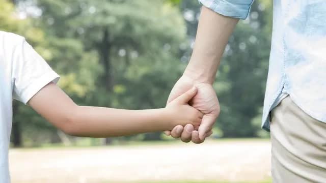 Khi trẻ mắc lỗi, cha mẹ nên nhớ 4 điều khi nhắc nhở để con không bị tự ti - Ảnh 4.