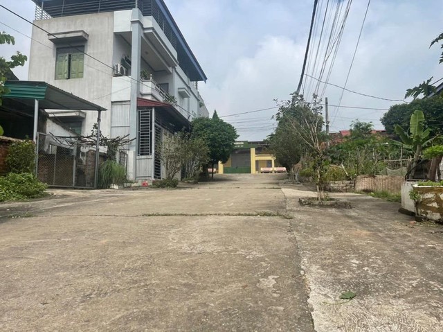 Chờ đất “ngộp” để xuống tiền - Ảnh 1.