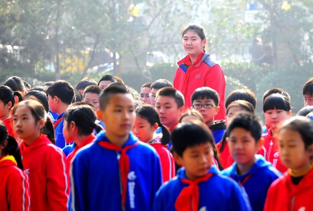 Một thế hệ cha mẹ trẻ ám ảnh vì chiều cao: Coi đây là giấy thông hành vào đời, trả số tiền lớn, chấp nhận cắt xương đùi để thoát lùn - Ảnh 2.