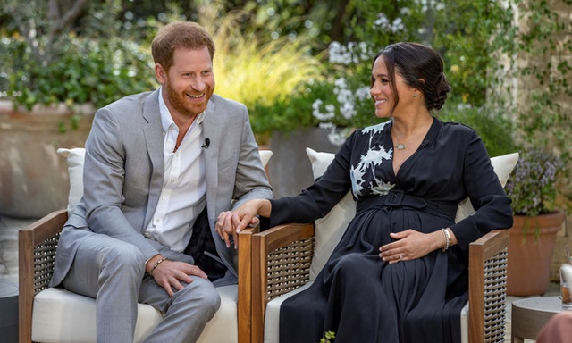 Đều thực hiện cuộc phỏng vấn rúng động hoàng gia, Meghan Markle phải cúi đầu xấu hổ trước cách ứng xử đẳng cấp của Công nương Diana - Ảnh 8.