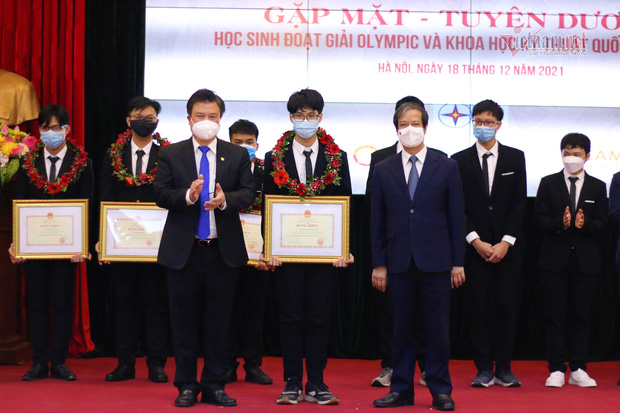Một năm “đi ra biển lớn” với 10 đại diện nổi bật nhất 2021: HCV Olympic quốc tế, cô giáo toàn cầu, sinh viên cũng xuất sắc toàn cầu nốt! - Ảnh 9.