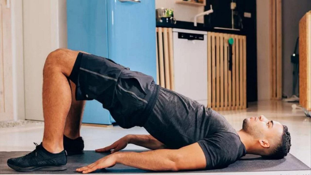 5 động tác Yoga trước khi ngủ giúp đàn ông bền bỉ, kéo dài tuổi thọ, thể lực sung mãn - Ảnh 6.