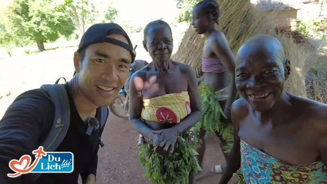 Theo chân blogger Việt khám phá bộ lạc ở châu Phi: Nhiều điều thú vị, trang phục bằng lá cây - Ảnh 14.