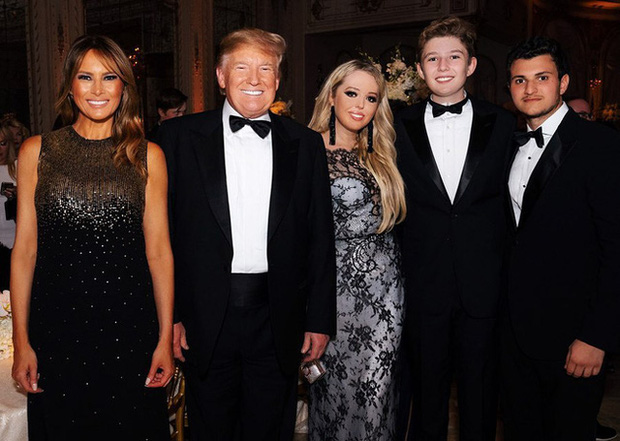 Những khoảnh khắc cười hiếm hoi gần đây nhất của Hoàng tử Nhà Trắng Barron Trump sau khi loạt hình ảnh buồn bã phủ sóng truyền thông - Ảnh 13.