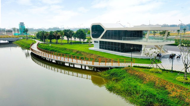 Hơn 350 tỷ đồng hoàn thiện 5ha công viên và tuyến phố đi bộ tại Vạn Phúc City - Ảnh 2.